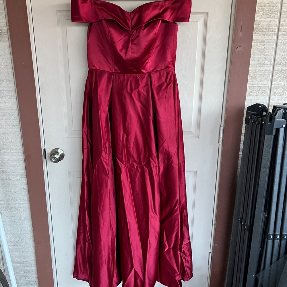 Elegant Off-Shoulder Burgundy Prom Dress
